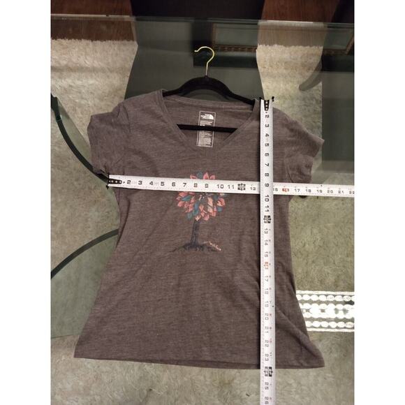 The North Face Women's Gray Slim Fit V Neck Short Sleeve Top Blouse Size Medium - Picture 12 of 13